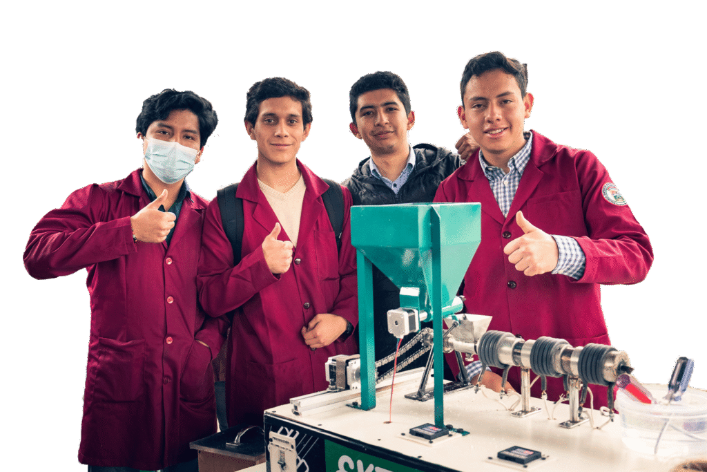 Estudiantes de ESPOCH trabajando en un proyecto técnico